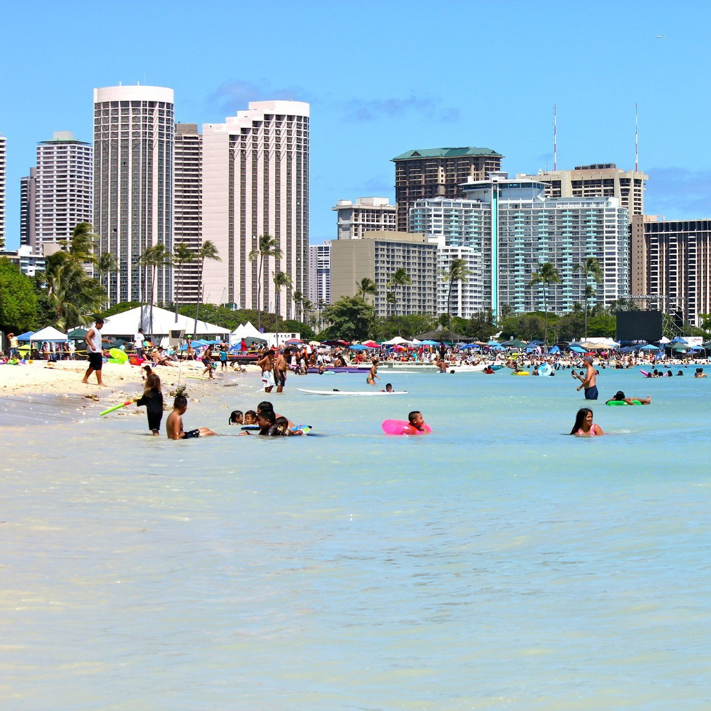Waikiki Beach and its skyscrapers in Oahu, Hawaï.