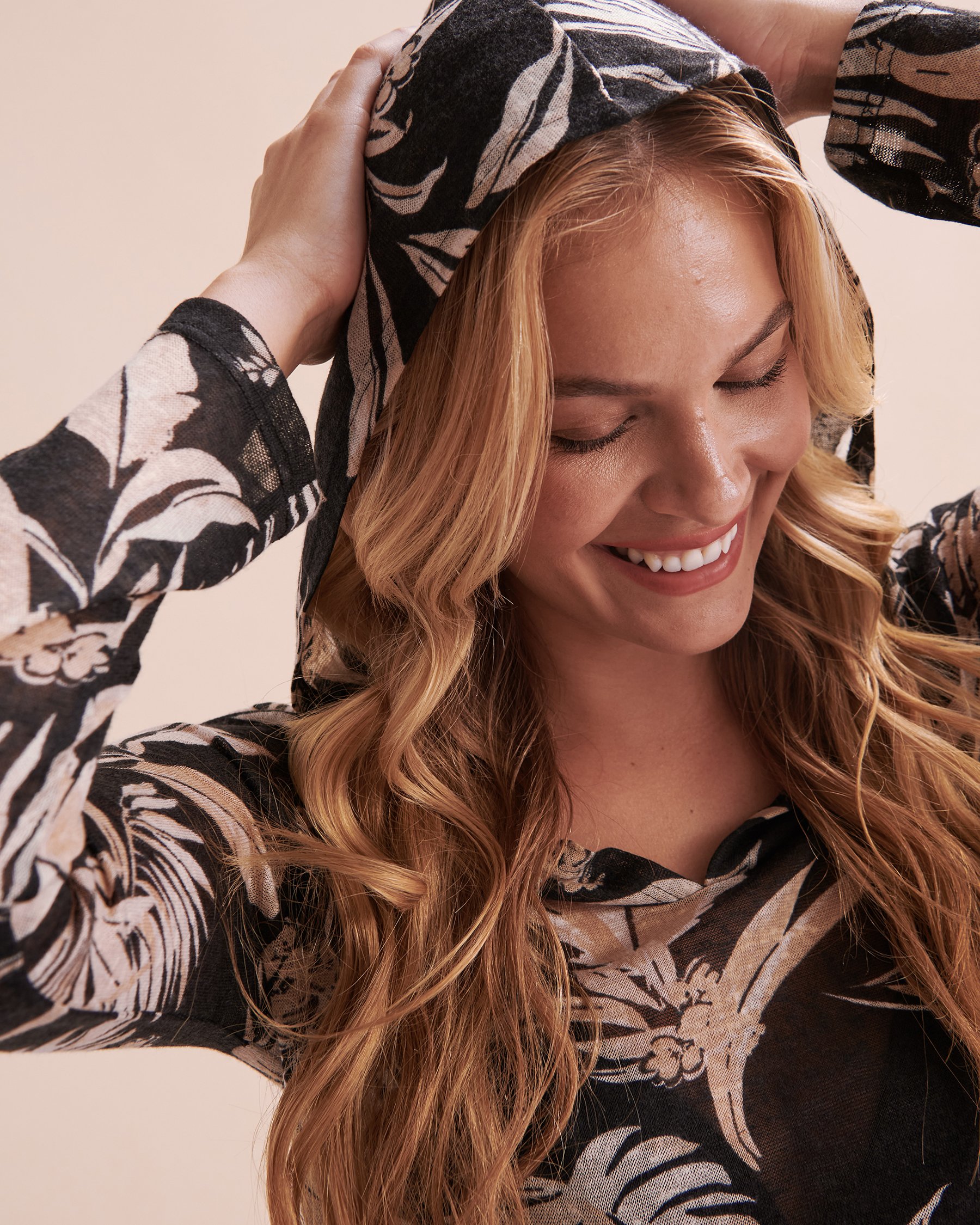 COVER ME Hacci Hooded Long Sleeve Tunic Black/Beige/Cream 25055270 - View3