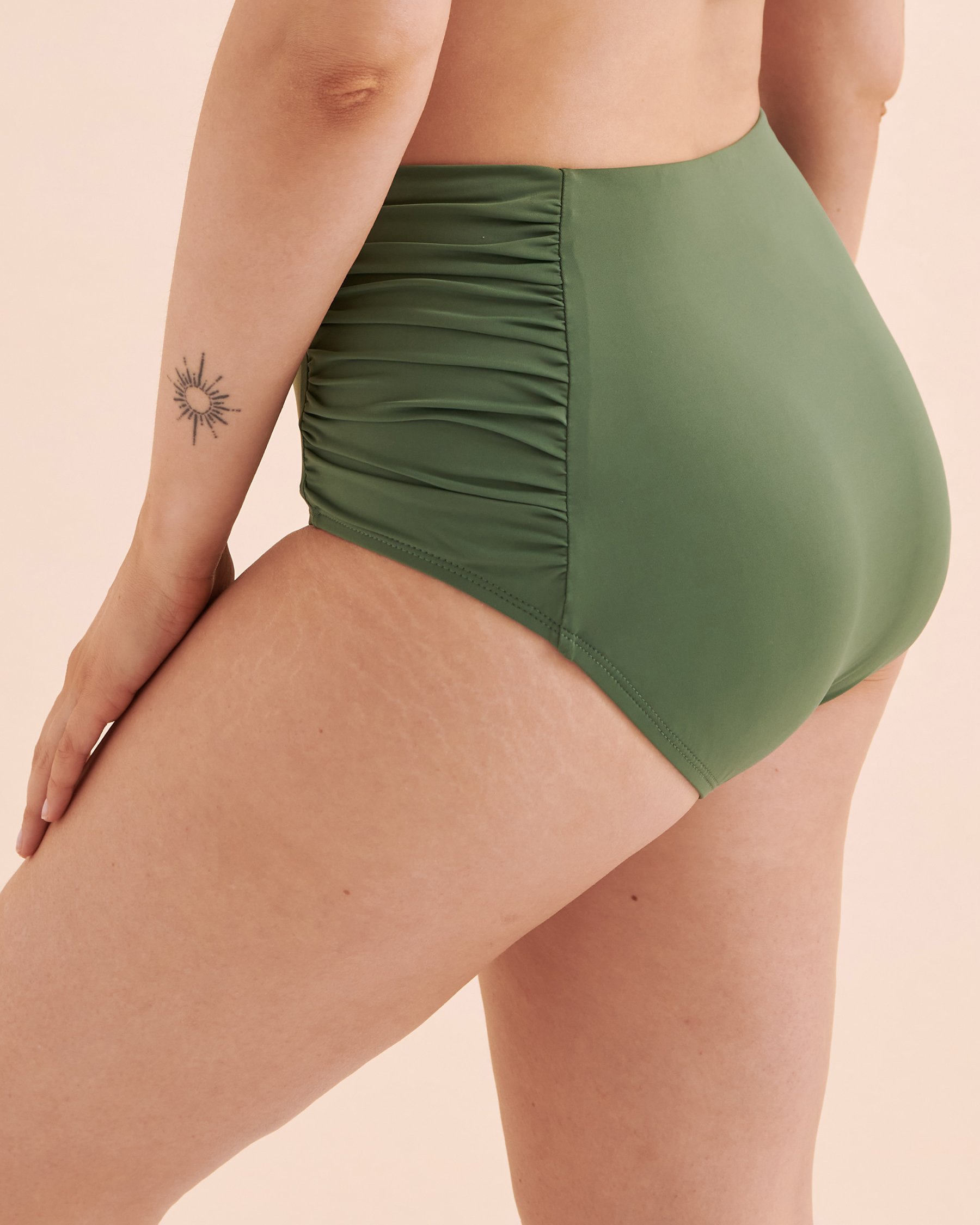 JANTZEN Bas de bikini taille haute côtés plissés Solid Vert JZ23170H - Voir3