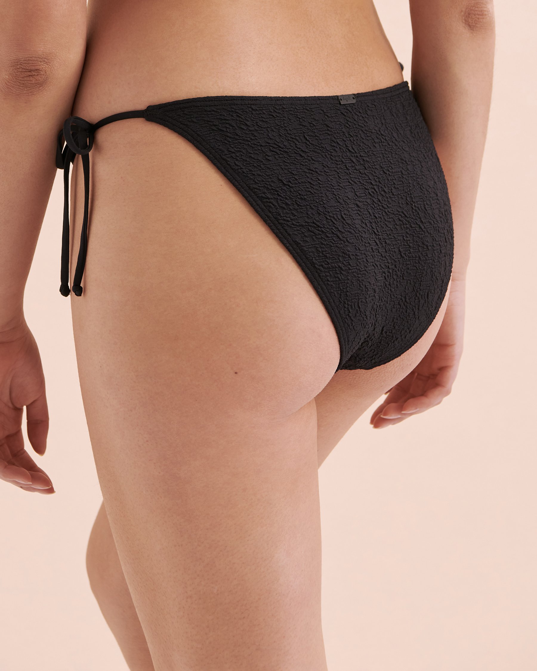 TROPIK Bas de bikini brésilien noué aux hanches texturé Noir 01300299 - Voir4