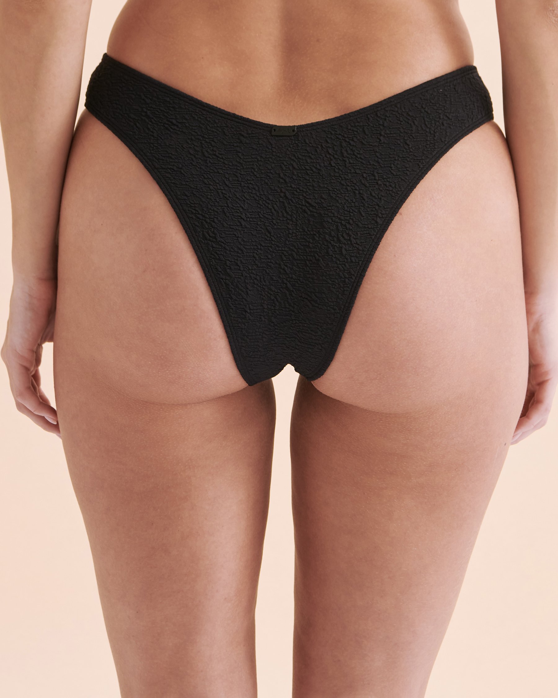 TROPIK Bas de bikini tanga coupe en V texturé Noir 01300300 - View2