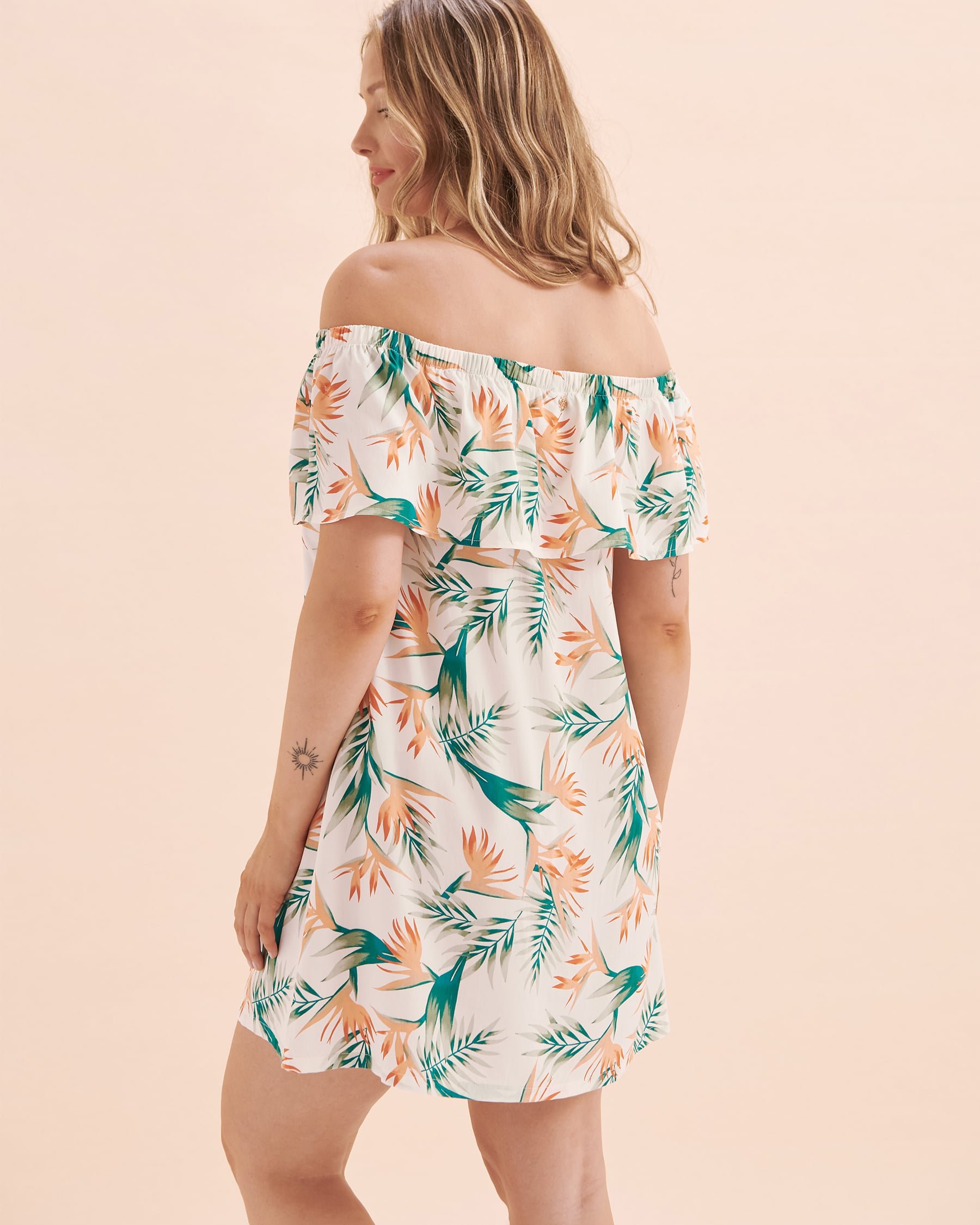 TURQUOISE COUTURE Robe courte tropicale à épaules dénudées Imprimé tropical 02300120 - Voir2