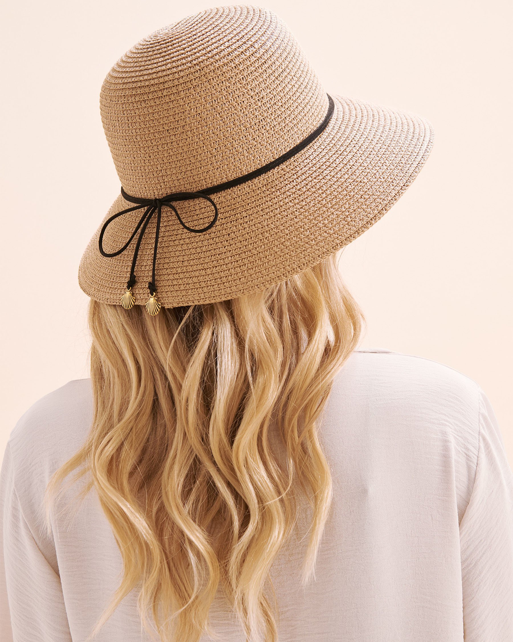 SARAJANE Bucket Hat with Seashell Charm Warm Beige 25SJ3637 - View2