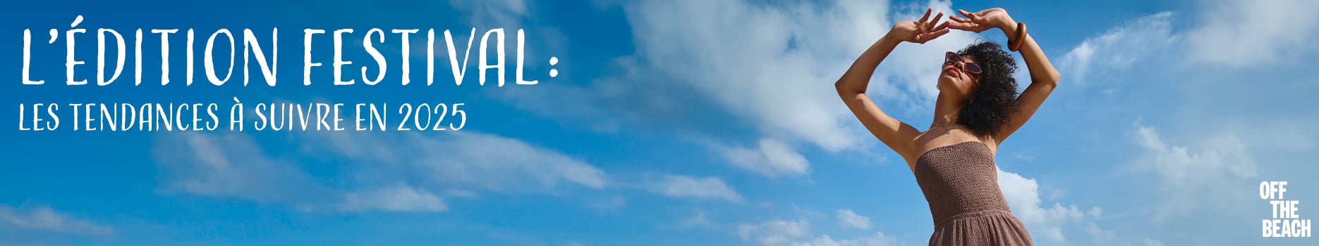 Une femme sur une plage portant une combinaison tube brune d’Off the beach – Bikini Village 